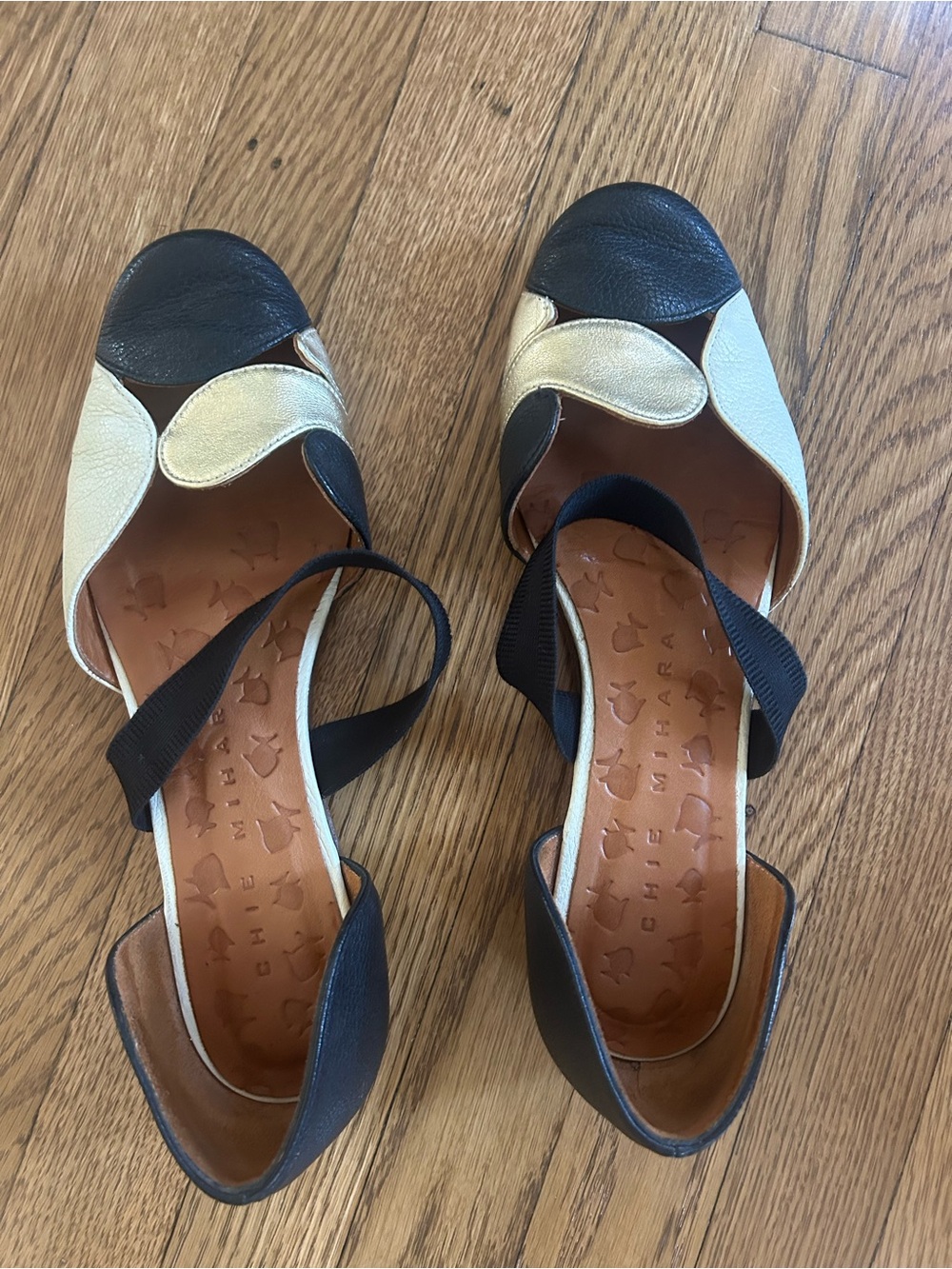 Chie Mihara Negro Barna Women's Black and Cream Leather Sandal Flats